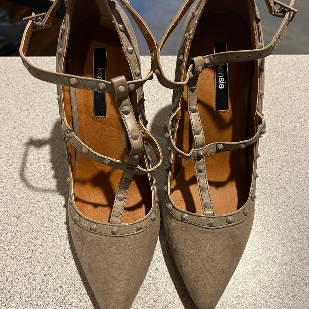 Kelsi Dagger Women's Tan Studded Heels